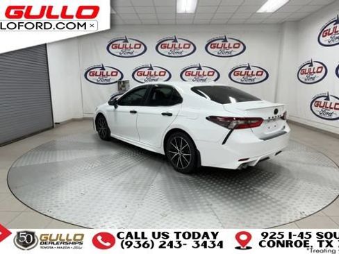 Used 2022 Toyota Camry SE FWD image 6