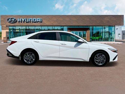 New 2025 Hyundai Elantra Blue image 9