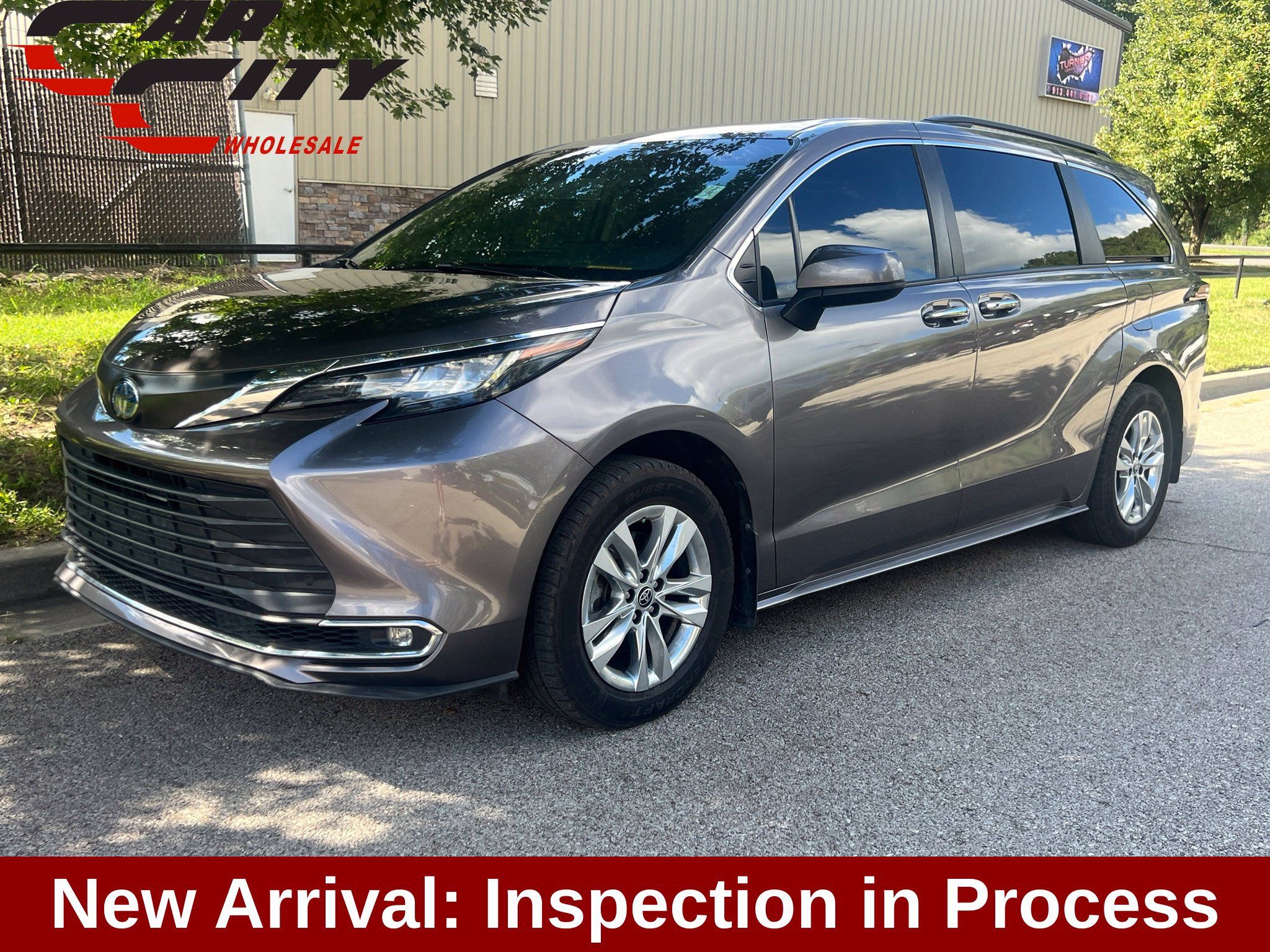 Used 2022 Toyota Sienna XLE w/ XLE Plus Package AWD/4WD image 1