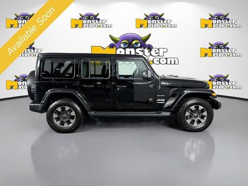 Used 2018 Jeep Wrangler Unlimited Sahara w/ Uconnect 4C Nav & Sound Group AWD/4WD image 4