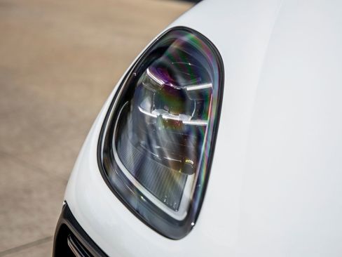 Certified 2023 Porsche Macan image 20