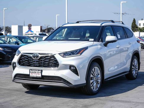 New 2026 Toyota Highlander Platinum AWD/4WD image 3