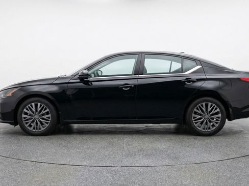 Used 2025 Nissan Altima 2.5 SV FWD image 5