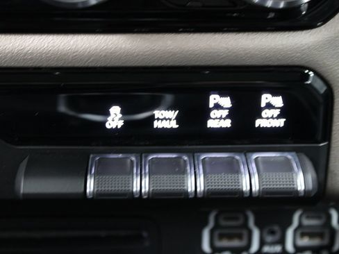 Used 2019 RAM 1500 Laramie AWD/4WD image 60