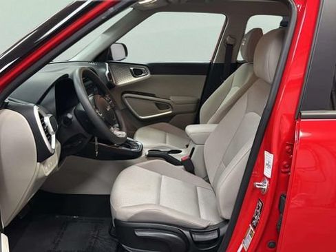 Used 2025 Kia Soul LX FWD image 10