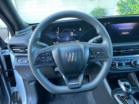 Used 2025 Buick Envista Preferred image 29