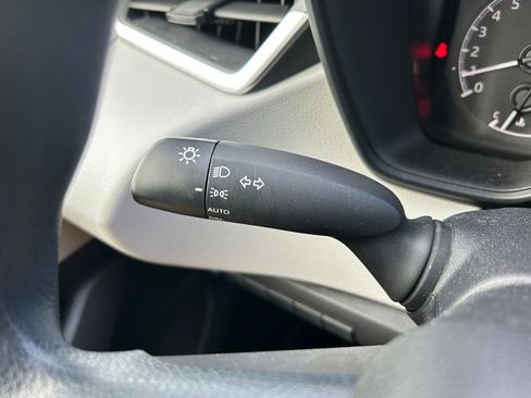 Used 2022 Toyota Corolla LE FWD image 22