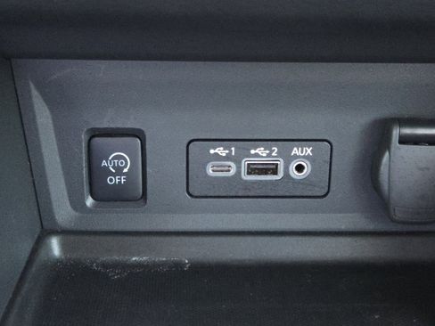 Used 2025 Nissan Sentra SV w/ Trunk Package image 8