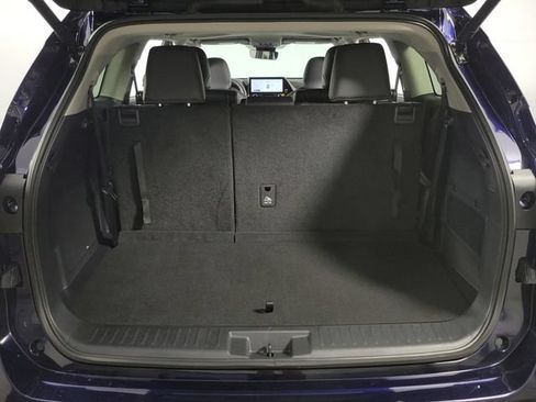 Used 2024 Toyota Highlander Limited FWD image 30