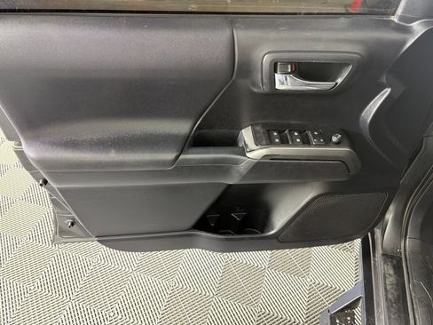 Used 2019 Toyota Tacoma TRD Sport w/ Technology Package AWD/4WD image 14
