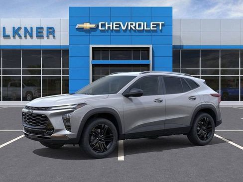 New 2026 Chevrolet Trax ACTIV FWD image 2