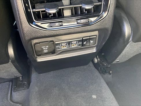 Used 2022 Jeep Grand Cherokee Limited 4xe w/ Luxury Tech Group II image 39