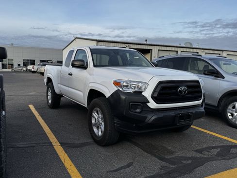 Used 2015 Toyota Tacoma 4x4 Double Cab w/ SR5 Package image 1