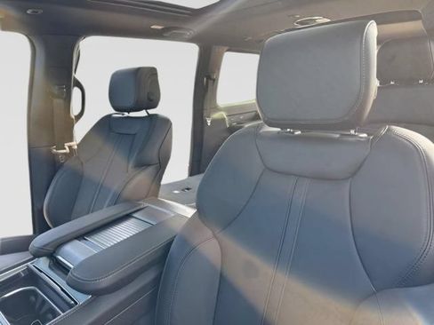 New 2026 Jeep Grand Wagoneer L 4WD w/ Premium Group I image 22