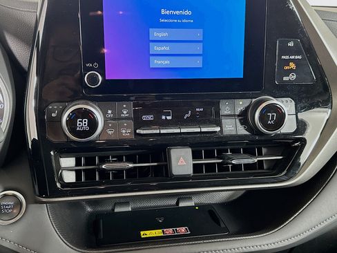 Used 2025 Toyota Highlander XLE FWD image 23