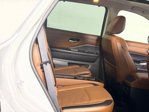 Used 2023 Nissan Pathfinder Platinum image 37