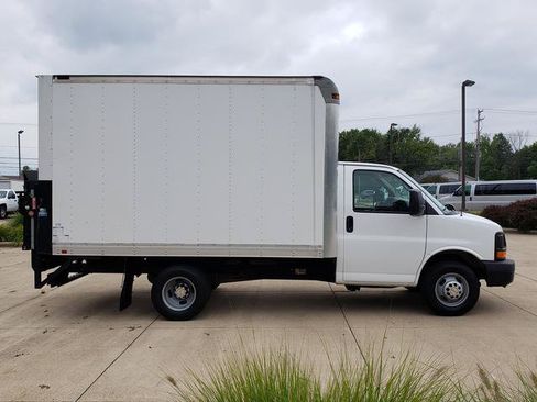 Used 2015 Chevrolet Express 3500 RWD image 9