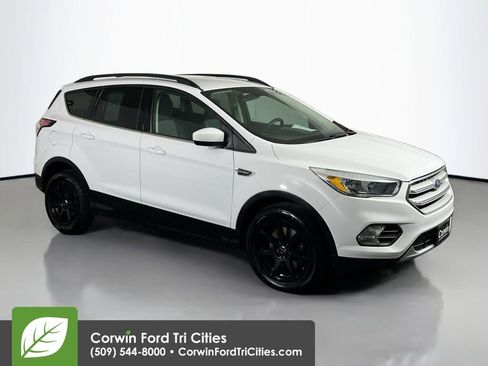 Used 2018 Ford Escape SE image 1