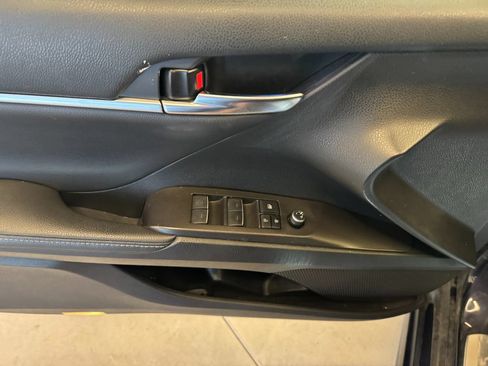 Used 2022 Toyota Camry XSE FWD image 19