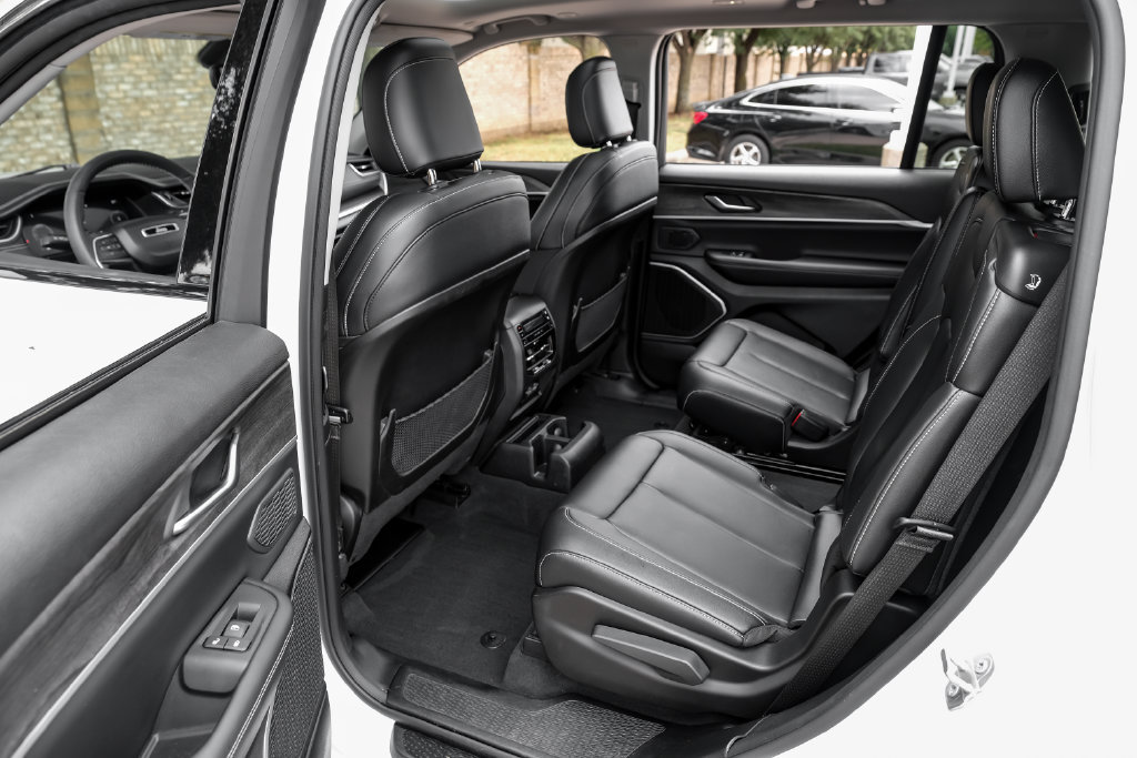Used 2023 Jeep Grand Cherokee L Limited AWD/4WD image 49