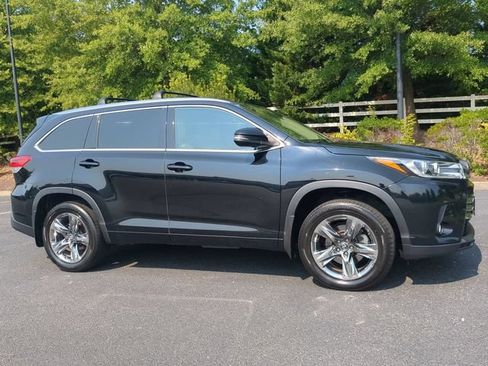 Used 2018 Toyota Highlander Limited Platinum AWD/4WD image 2