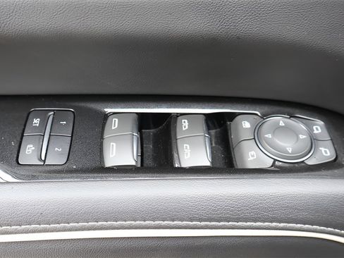 Used 2023 Cadillac Escalade Premium Luxury image 11