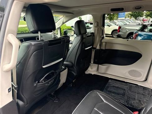 Used 2019 Chrysler Pacifica Limited FWD image 23