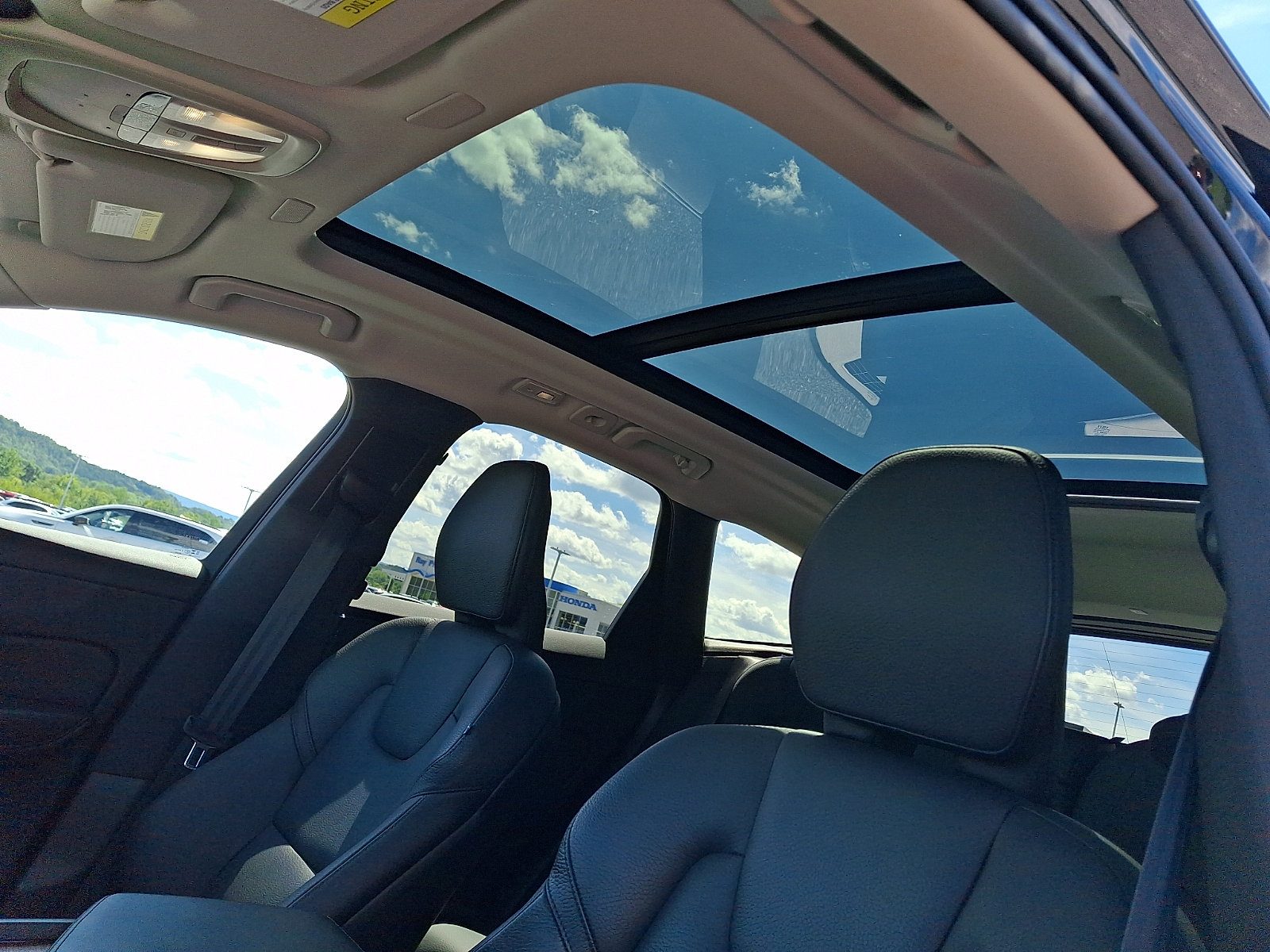 Certified 2024 Volvo XC60 B5 Plus w/ Protection Package Premier AWD/4WD image 12