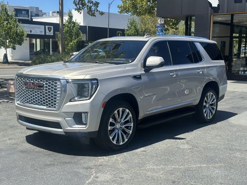 Used 2021 GMC Yukon Denali w/ Advanced Technology Package RWD image 2