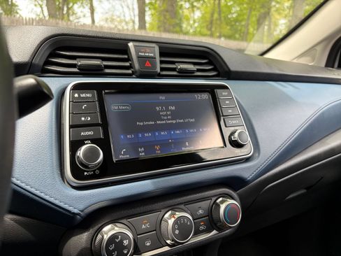 Used 2025 Nissan Versa SV FWD image 20