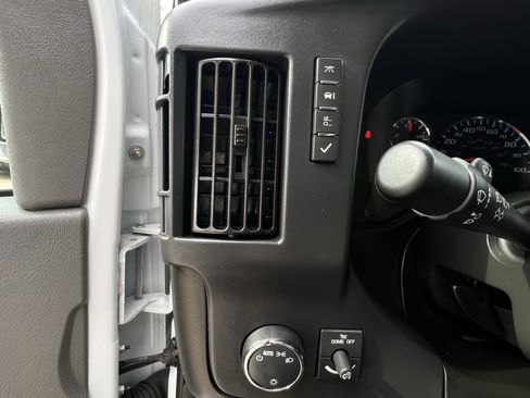 Used 2024 GMC Savana 2500 w/ Driver Convenience Package image 18