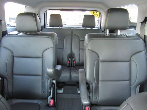 Used 2023 GMC Acadia SLT w/ Preferred Package image 30