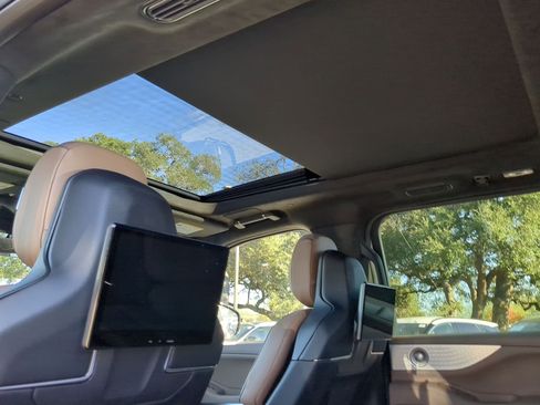 New 2025 Lincoln Navigator Black Label image 21