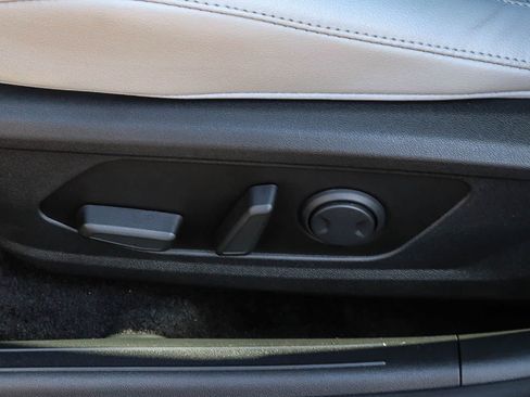 Used 2025 Hyundai Elantra Limited FWD image 29