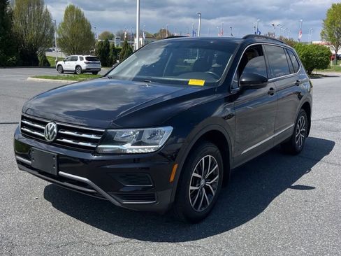 Used 2018 Volkswagen Tiguan SE w/ Panoramic Sunroof Package image 1