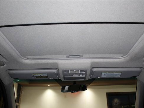 Used 2012 Toyota Highlander Limited w/ Tow Pkg AWD/4WD image 22