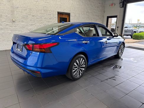 Used 2025 Nissan Altima 2.5 SV FWD image 8