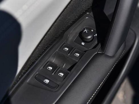 New 2026 Volkswagen Tiguan SE R-Line image 8