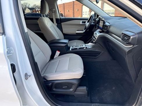 Used 2022 Ford Explorer XLT image 26