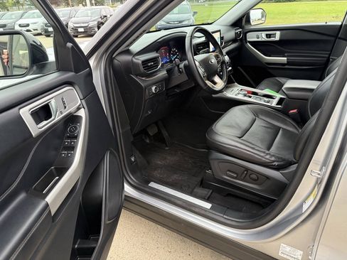 Used 2022 Ford Explorer Limited AWD/4WD image 5