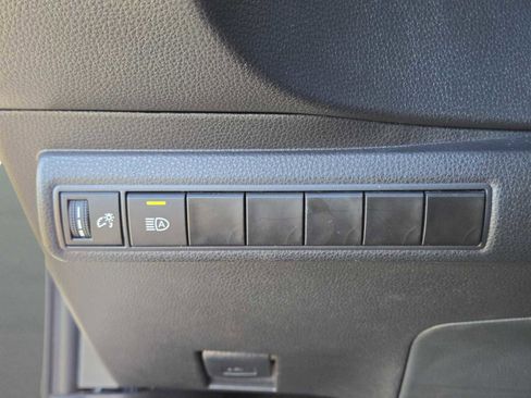 Used 2025 Toyota Corolla LE image 20