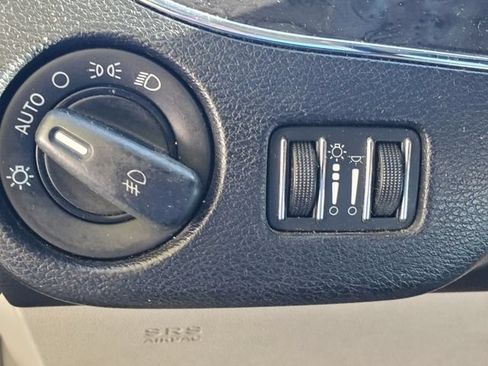 Used 2011 Chrysler Town & Country Touring FWD image 22