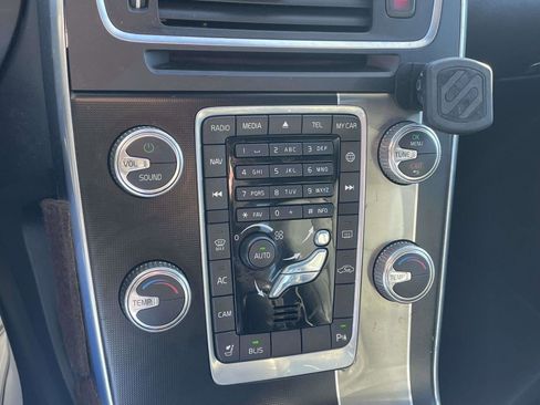 Used 2015 Volvo S60 T6 R-Design image 32