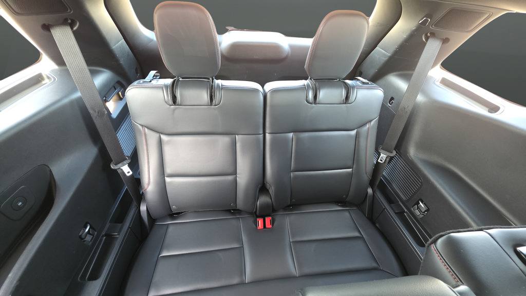 Used 2025 Ford Explorer ST-Line w/ ST-Line Street Pack AWD/4WD image 26