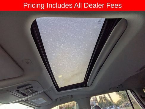 Used 2023 Toyota Highlander XLE FWD image 22