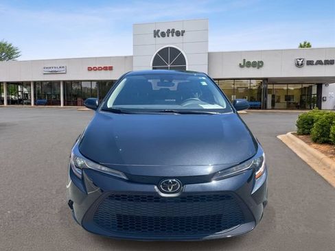 Used 2022 Toyota Corolla LE FWD image 3