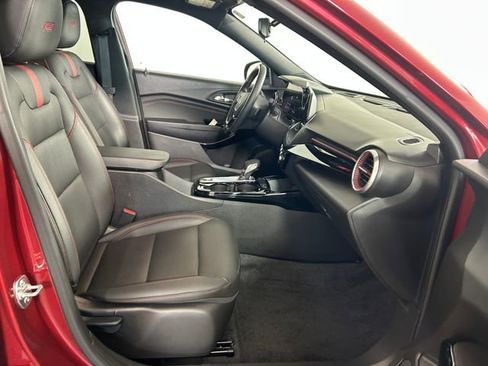 Used 2025 Chevrolet Trax RS image 29