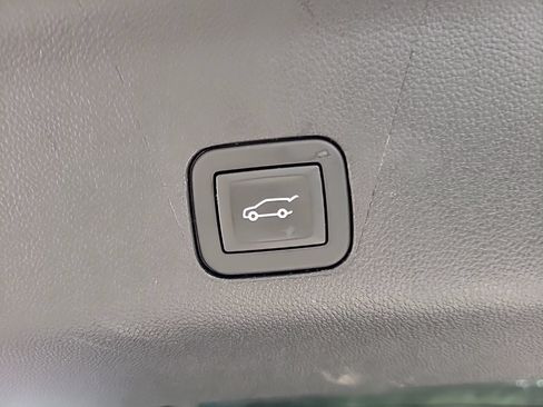 Used 2025 GMC Yukon Denali AWD/4WD image 19