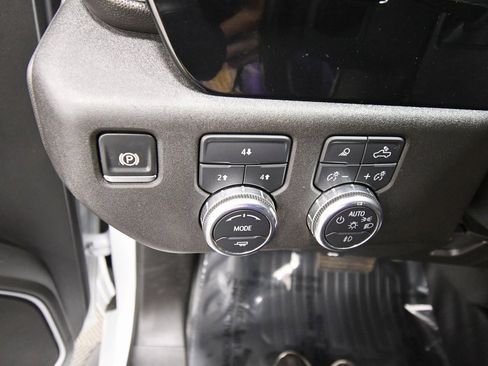 Used 2024 GMC Sierra 3500 SLE image 17