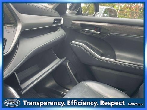 Used 2023 Toyota Highlander Platinum image 34